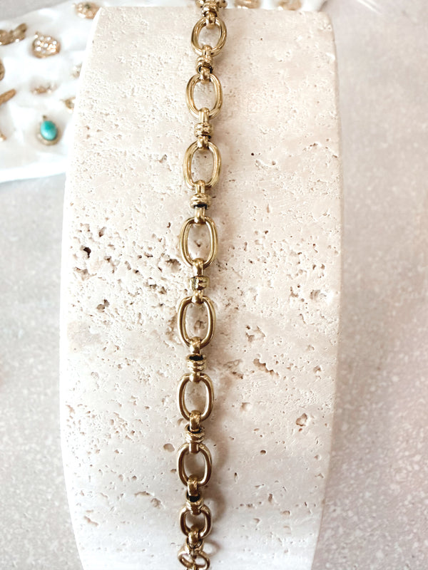 AURA Medium Chain
